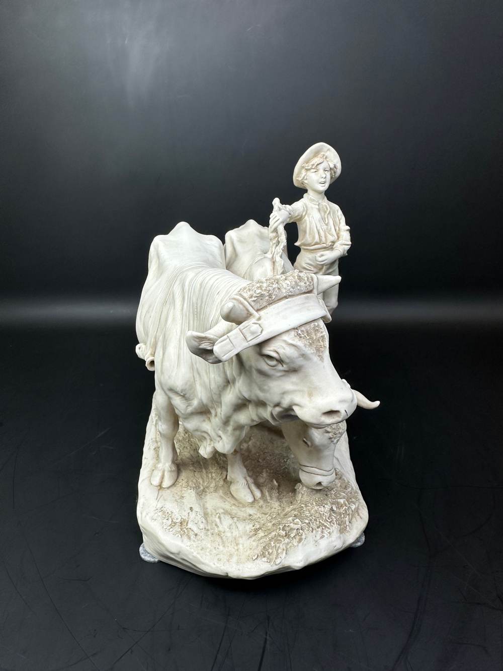 Фарфоровая композиция — Мальчик с коровами