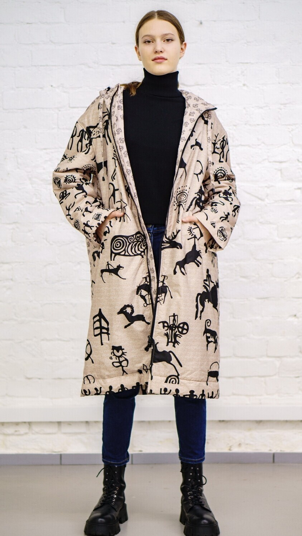 Пальто "Петроглиф", по мотивам наскальных рисунков древних людей