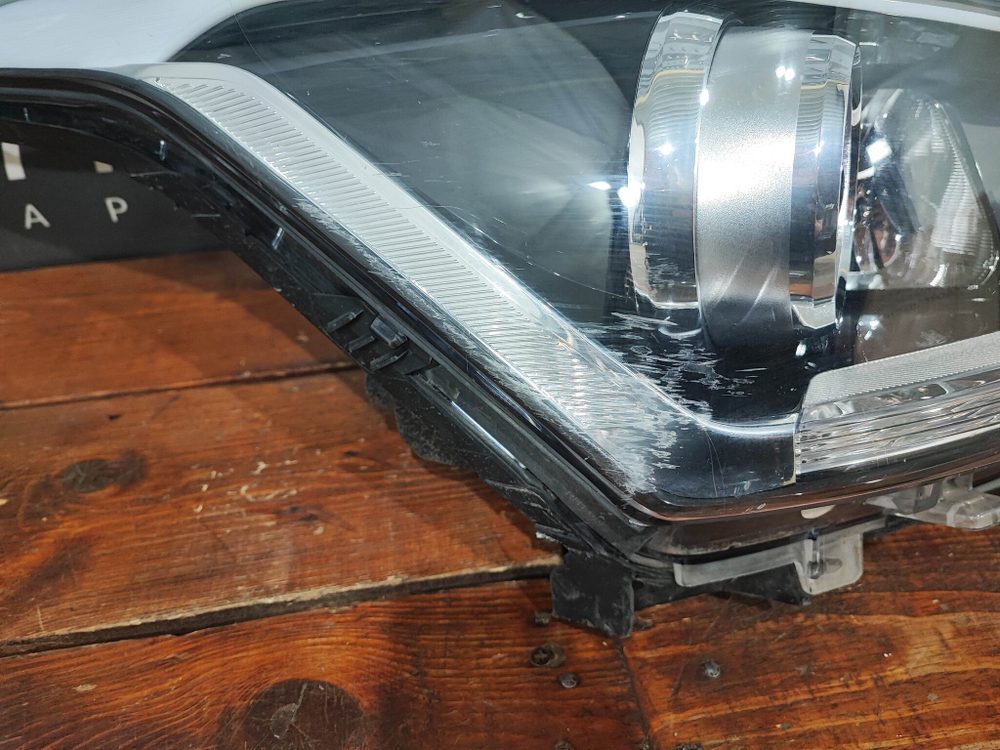 Фара правая галоген Hyundai Creta 1 (GS) 16-20 Б/У Оригинал 92102M0100