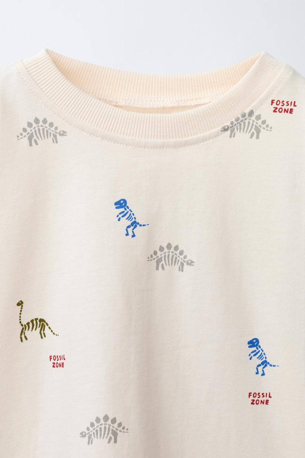 ZARA ФУТБОЛКА С ПРИНТОМ «МАШИНЫ», ЭКРЮ