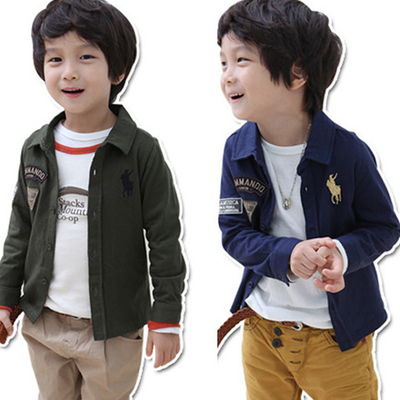 Рубашка с контрастной вышивкой логотипа и аппликациями