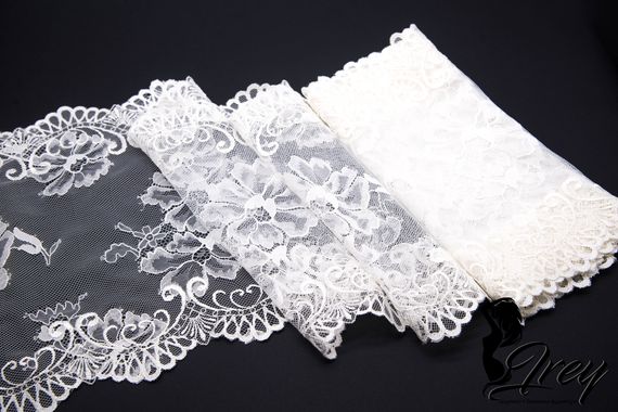 05-87 Вышивка на эласт. сетке 26 см, айвори 004