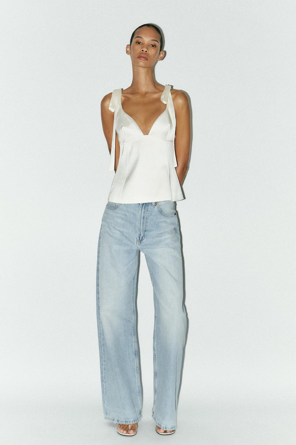 ZARA АТЛАСНЫЙ ТОП С БАНТАМИ, ЖЕЛТОВАТО-БЕЛЫЙ