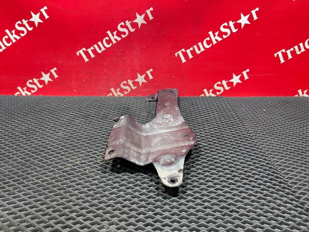 Кронштейн теплового экрана глушителя