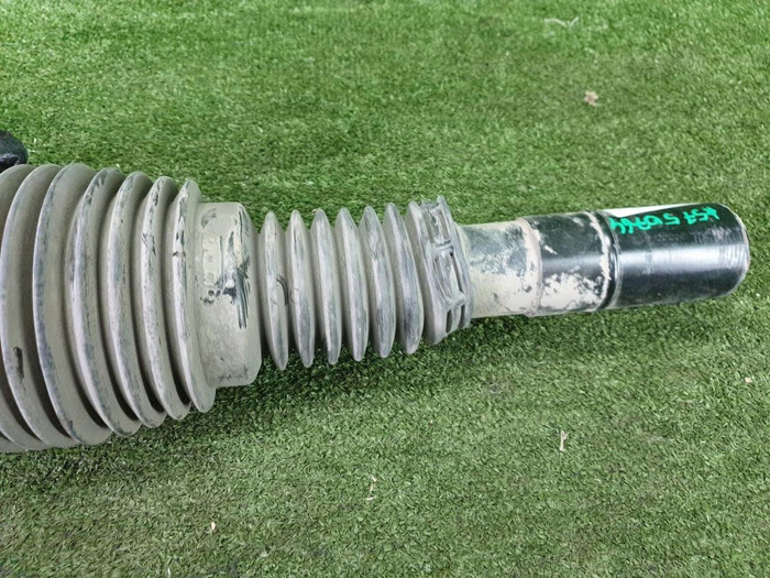 Стойка пневматическая передняя правая Range Rover Sport 2 L494 (2013-2022)