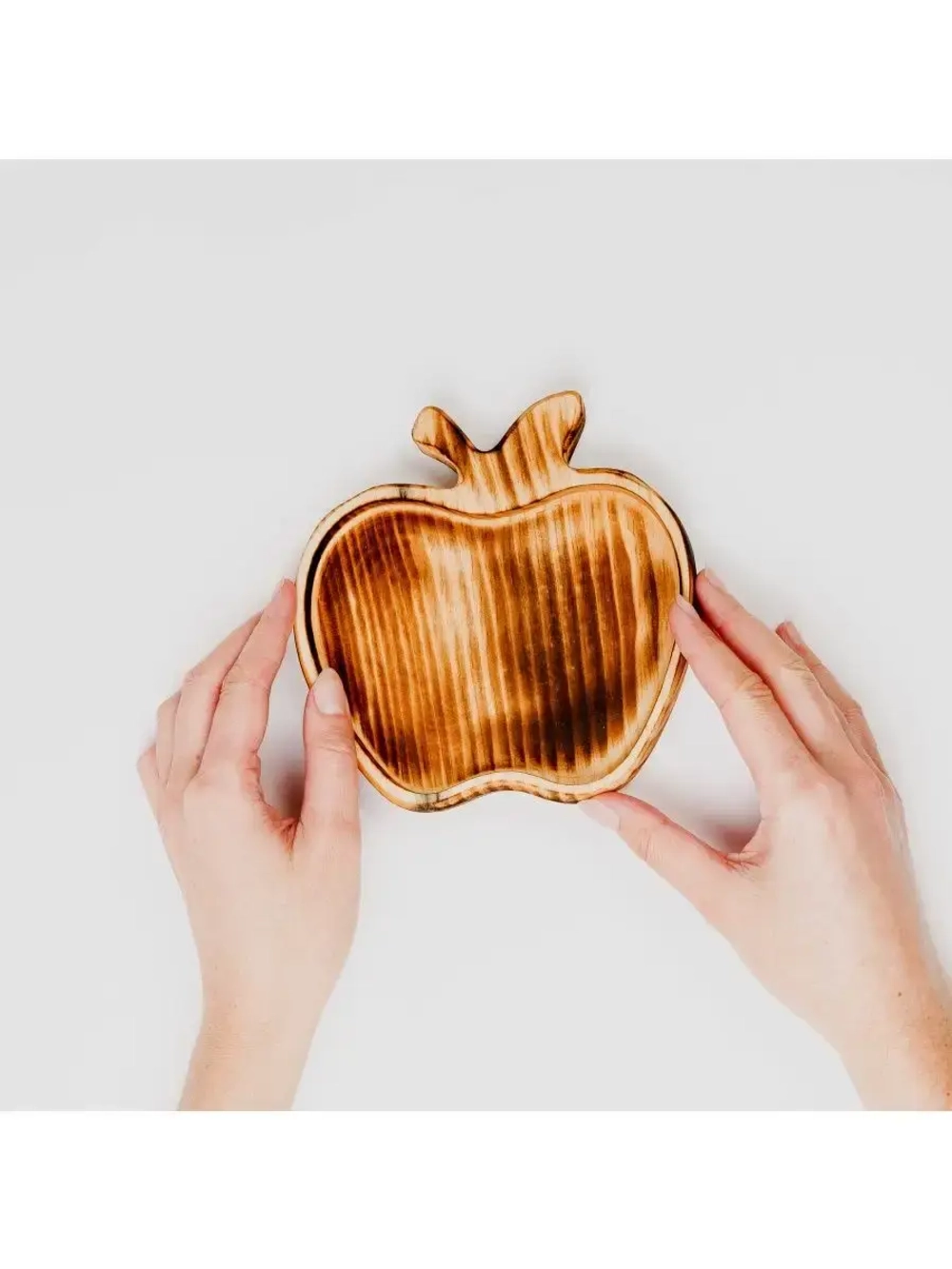 Деревянная менажница "Яблоко" из кедра