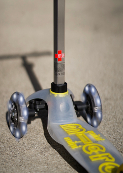 Самокат Mini Micro Deluxe Flux LED неоновый желтый