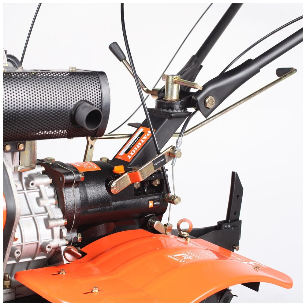 Мотоблок дизельный PATRIOT BOSTON-6D 6 л,с; фрезы: 1050 mm; 2 вперед+ 1 назад;(440701535)