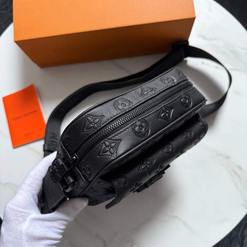Сумка-мессенджер Louis Vuitton