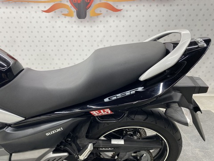 Suzuki GSR250 2015