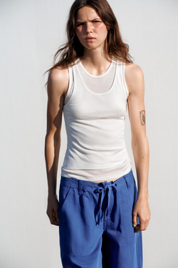 ZARA ФУТБОЛКА С ДВОЙНЫМИ ПРОЙМАМИ, ЭКРЮ