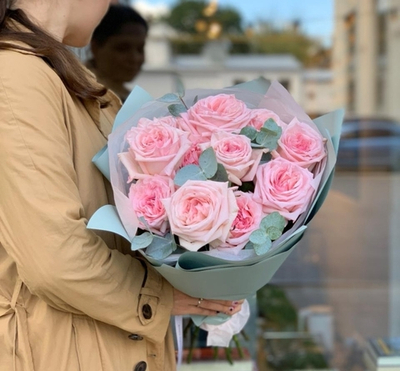 Букет пионовидных роз