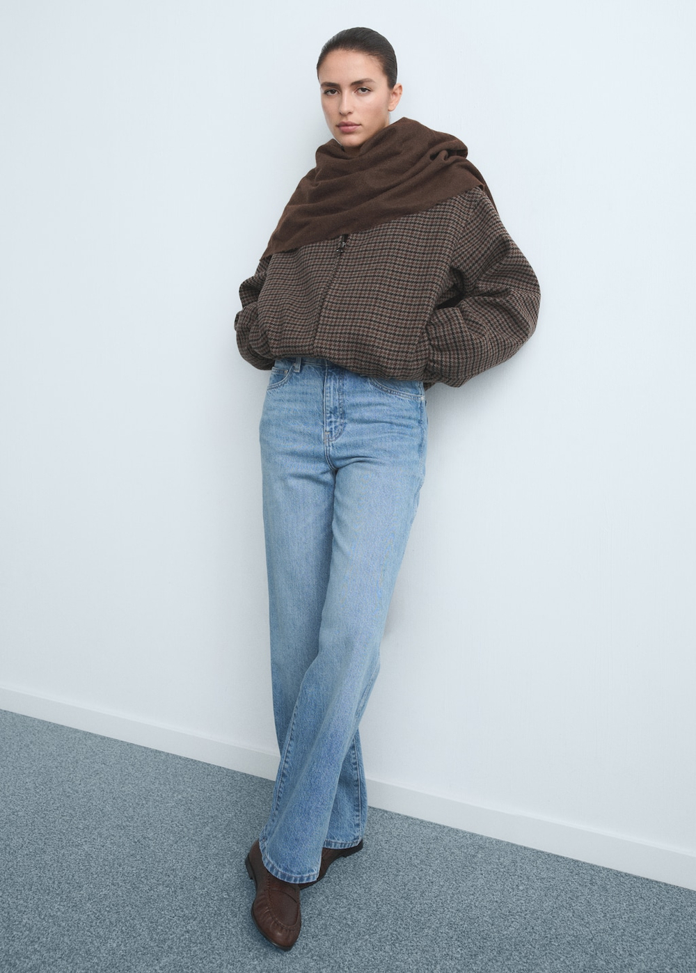 Прямые джинсы с завышенной талией