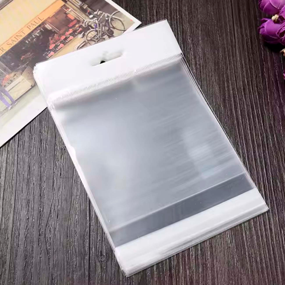 Пакеты 4х4+6 см с белым европодвесом и клеевым клапаном