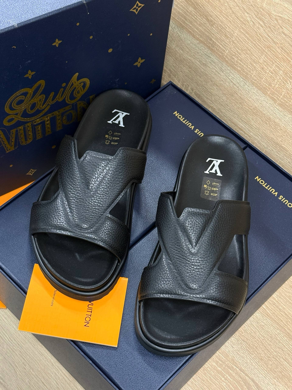 Шлепанцы Louis Vuitton