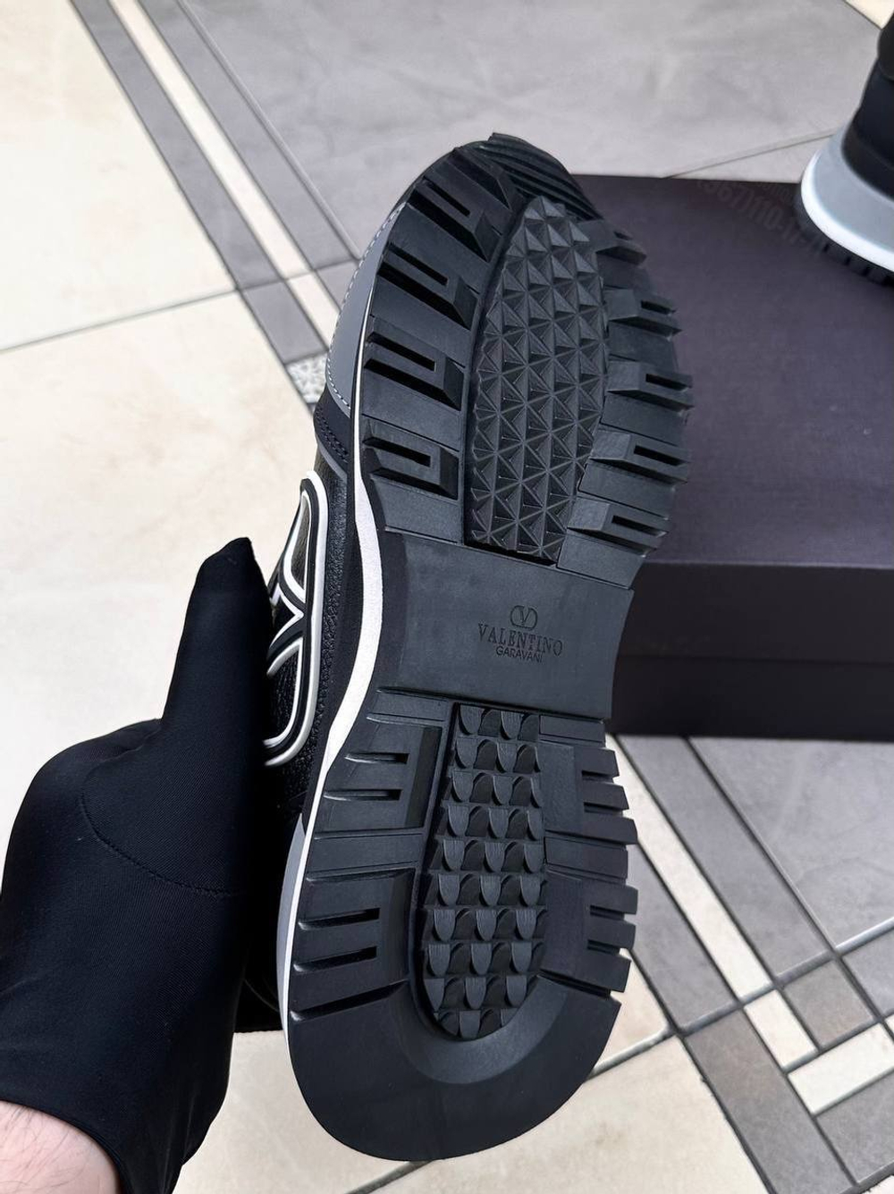 Кроссовки Valentino