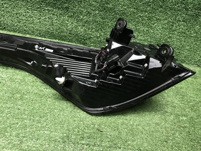 Фонарь правый внешний Zeekr 001 (2021-н.в.)