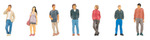 Молодые люди на улице