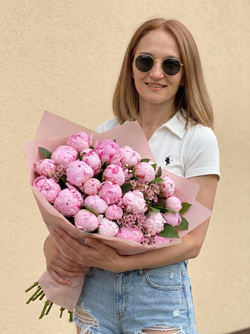 Букет из 25 пионов