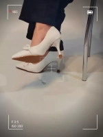 Туфли белые на низком каблуке