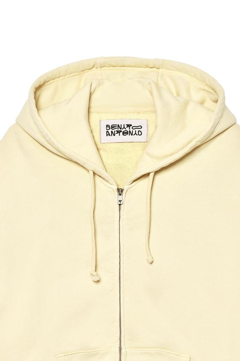 ZARA X BENITO ANTONIO ТОЛСТОВКА С КАПЮШОНОМ, ЦВЕТ СЛИВОЧНОГО МАСЛА