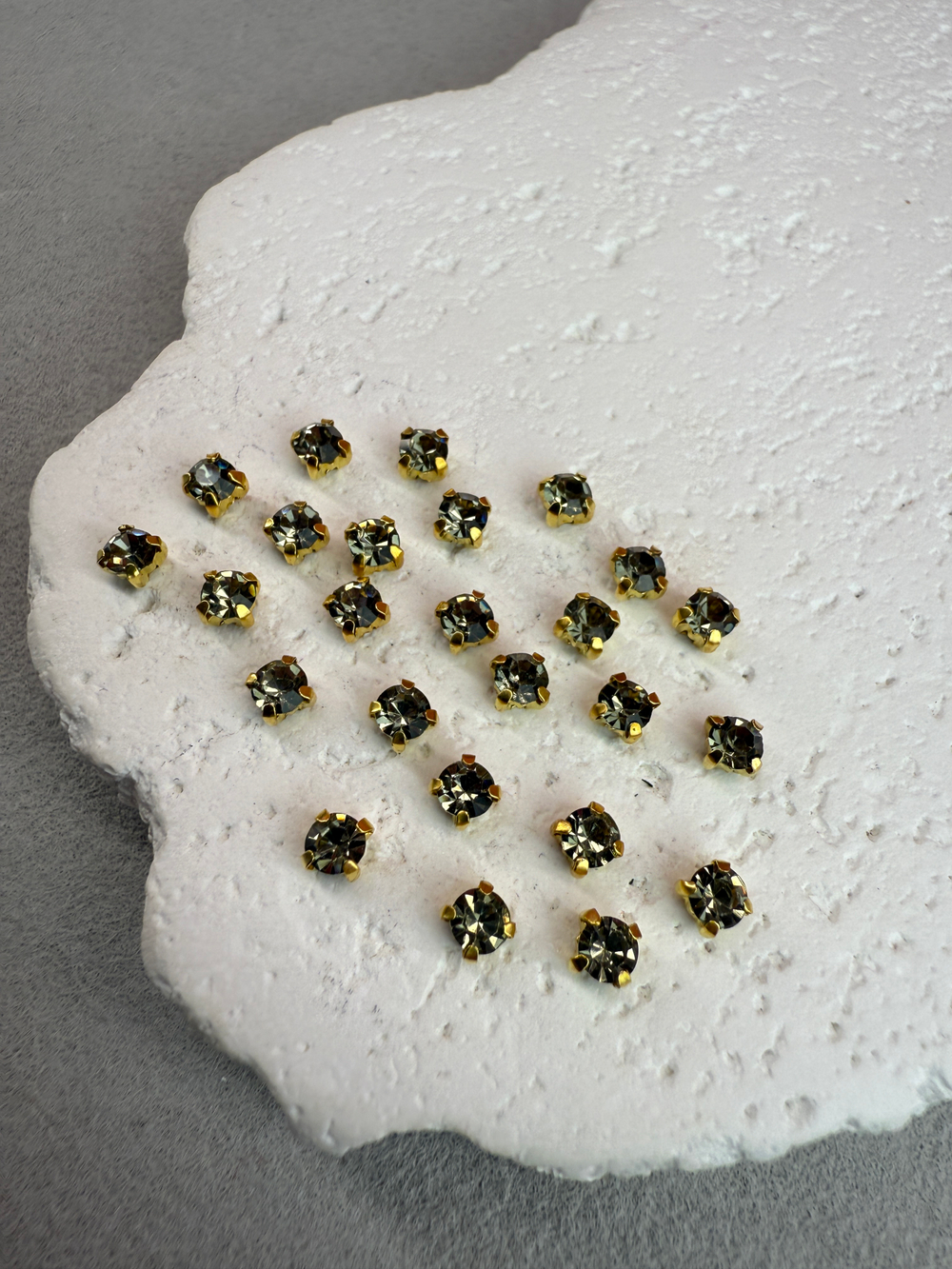 Шатоны 4 мм, Графит в золоте, 25 шт