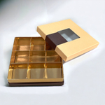 Коробка для конфет ПРЕМИУМ с маленьким окном 160*160*45 (9) (шоколадно-бежевая/золото)