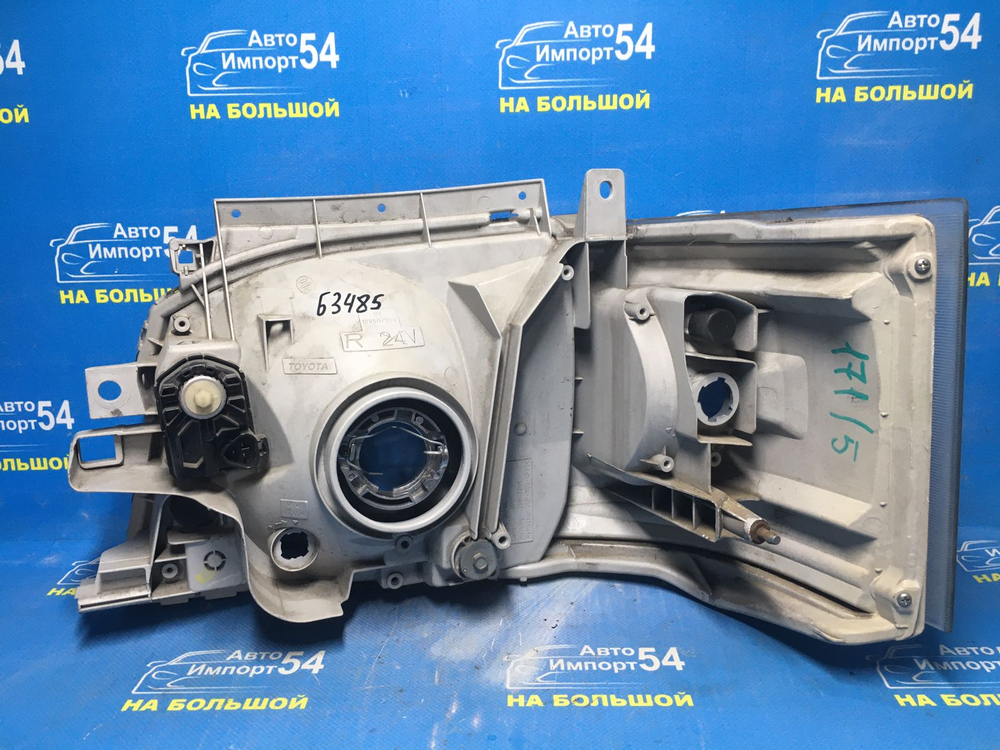 Фара передняя правая TOYOTA HIACE 2004-2010