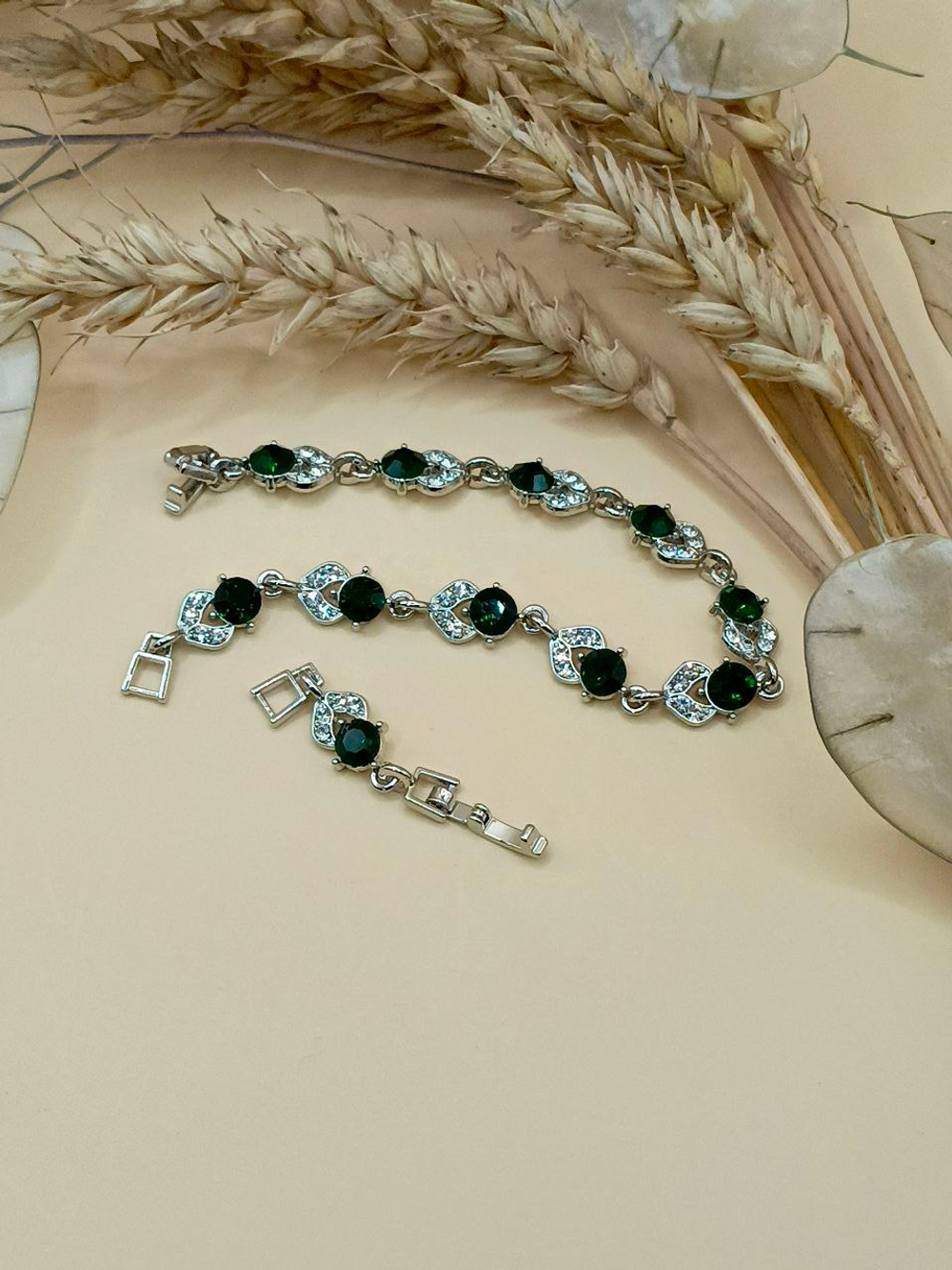 Браслет с цирконием в форме Цветка.