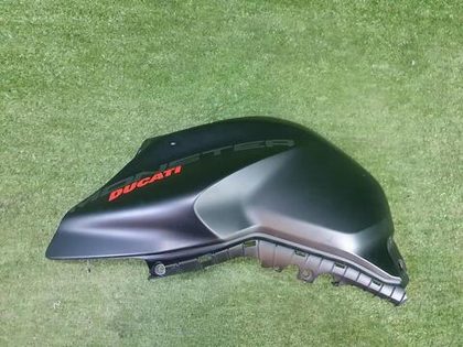 Накладка бензобака левая Ducati Monster (2021-н.в.)