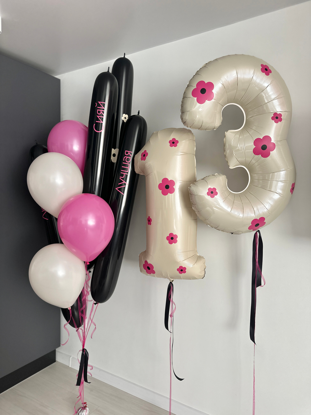 Воздушные гелиевые шарики с доставкой по Хабаровску фуксия/черный ШДМ №4867