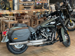Heritage 114 Softail Harley-Davidson 2021 Vivid Black Deadwood Green / Vivid Black
