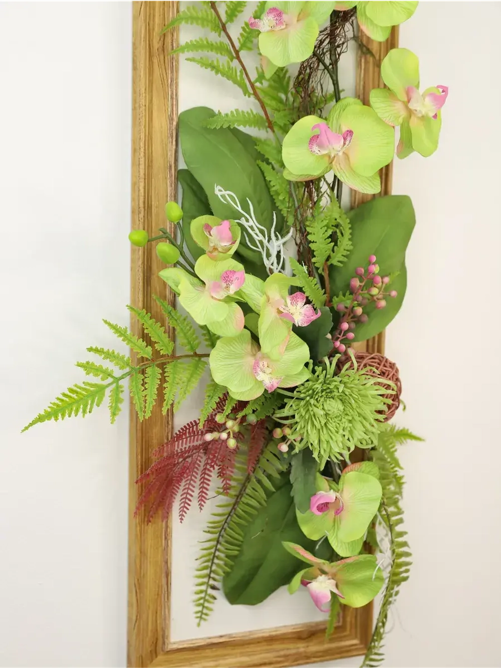 Искусственные цветы для декора стен