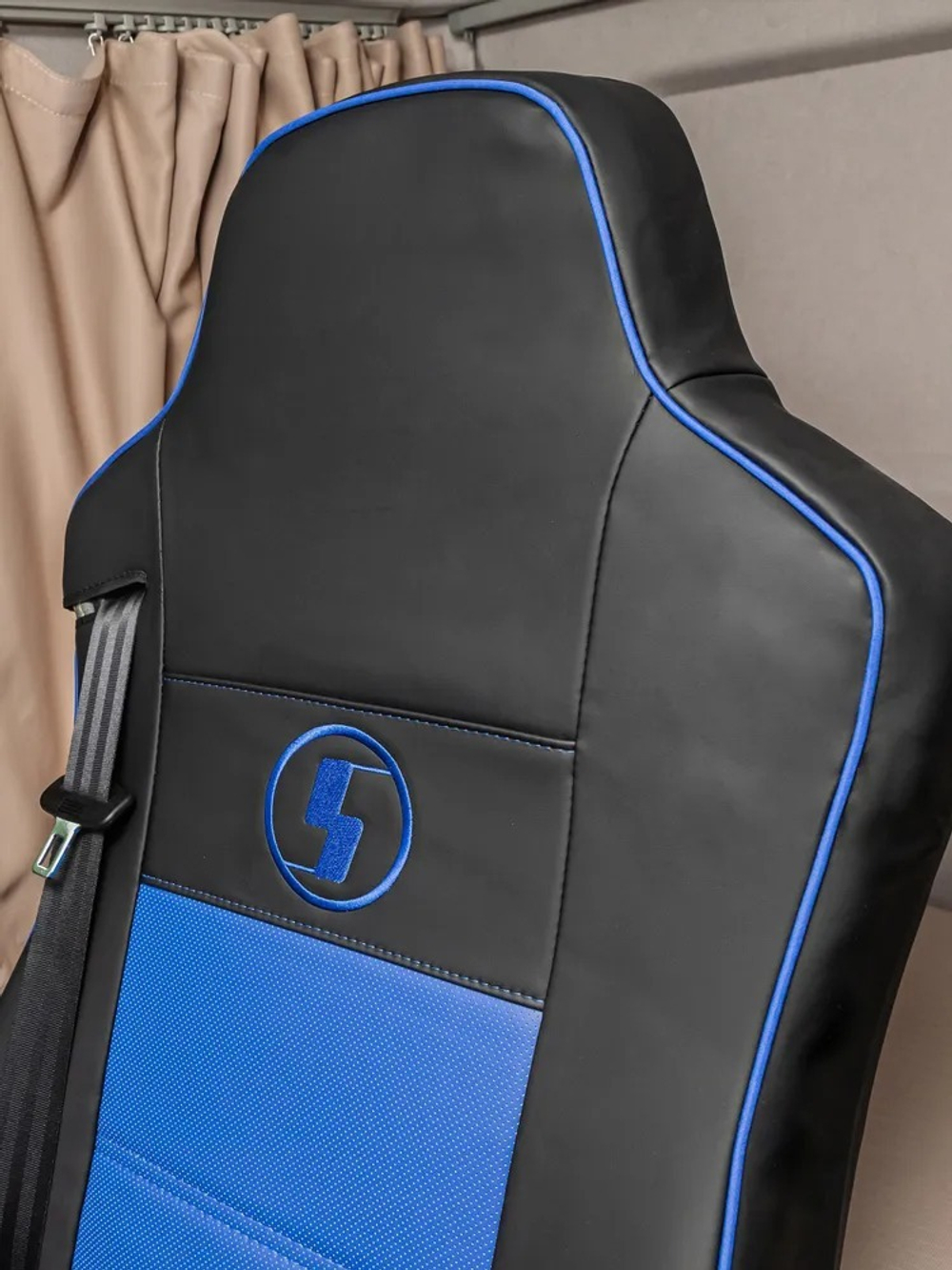 Чехлы Shacman X3000 рестайлинг 3D (экокожа, черный цвет, синяя экокожа посередине, кант)