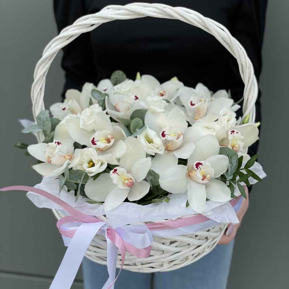Композиция из белых орхидей в корзине "White Reverie" купить в Алматы