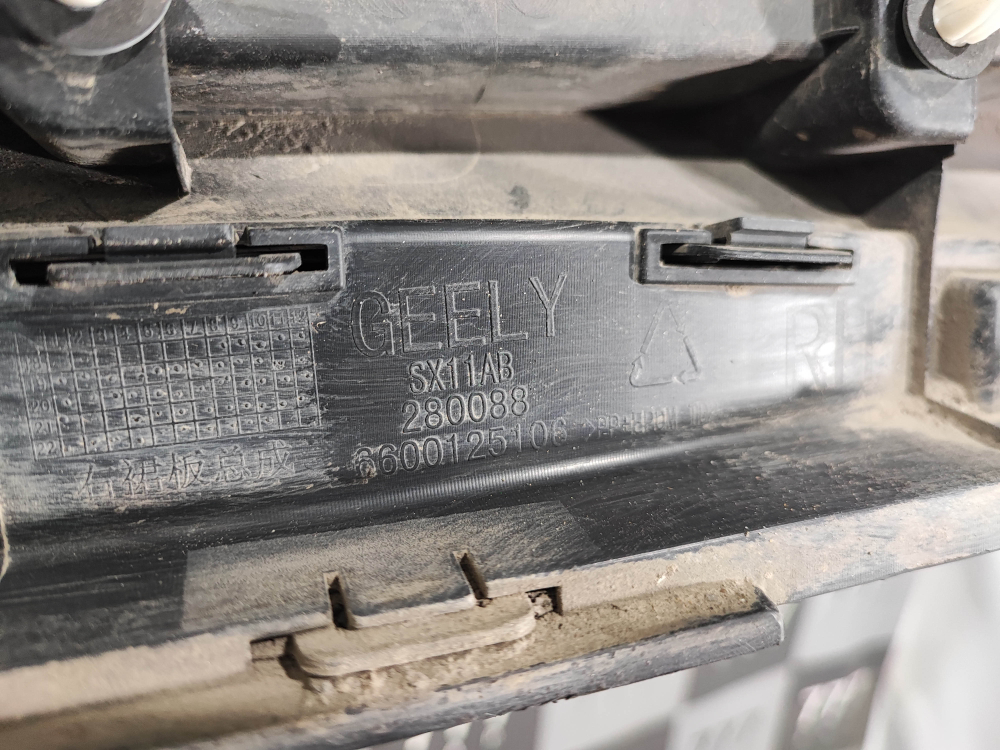 Накладка порога правого Geely Coolray 19-нв Б/У Оригинал 6073055800