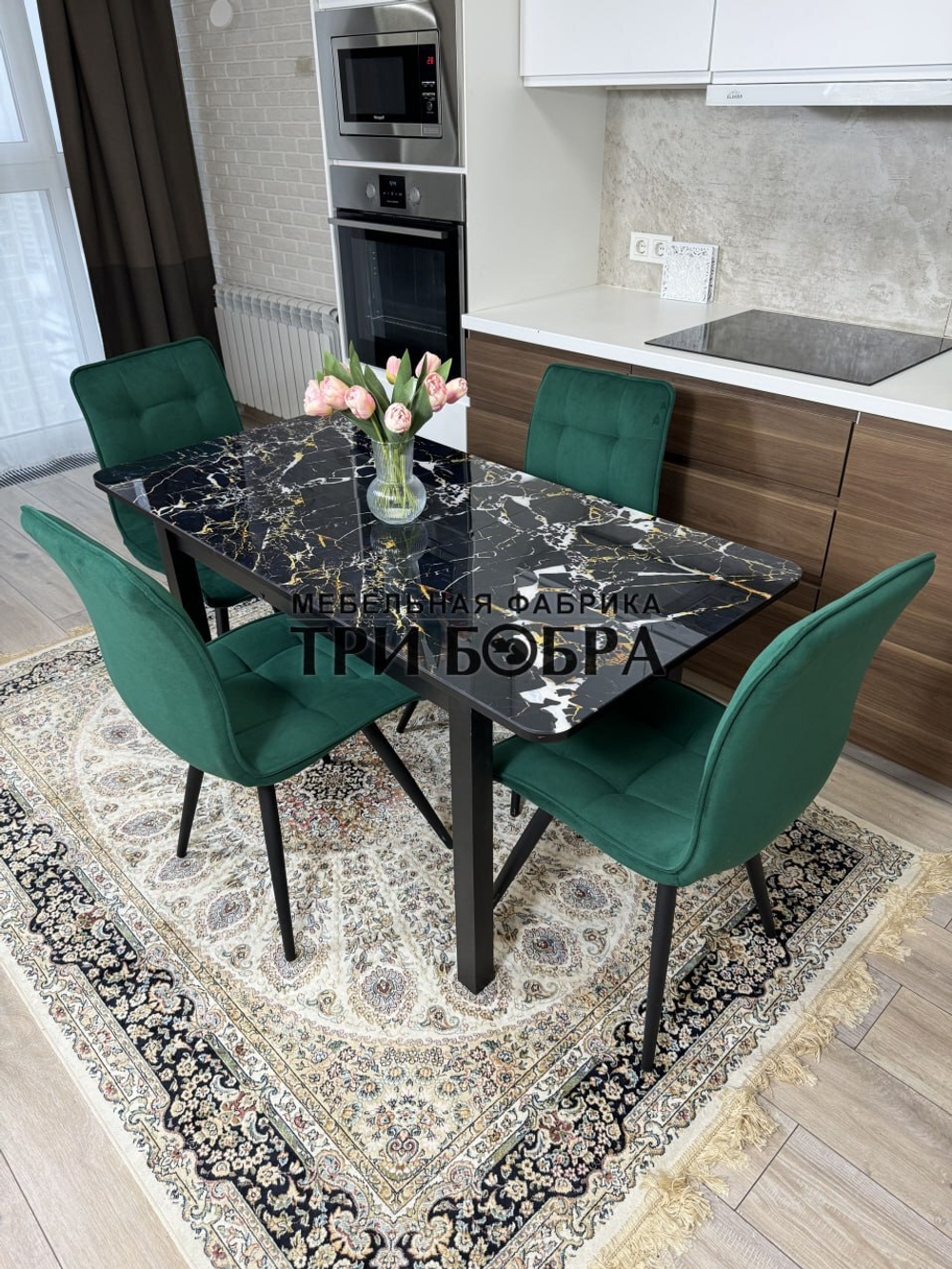 Стеклянный раздвижной стол "Черный мрамор" и стулья "ГУЧИ" изумруд