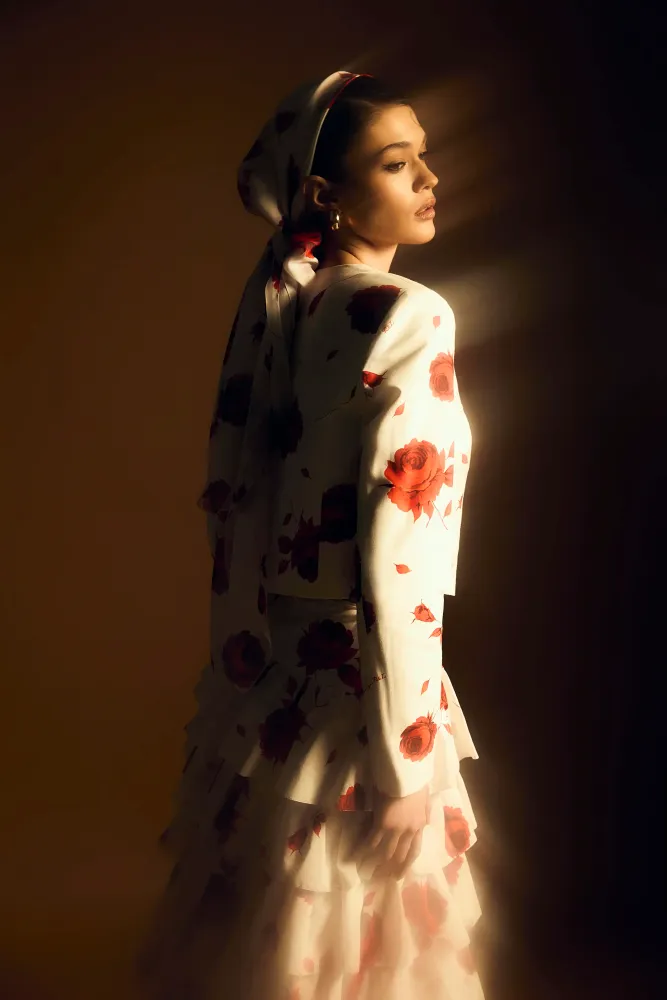 Пионелла (Pionella), жакет из молочного батиста с цветочным принтом