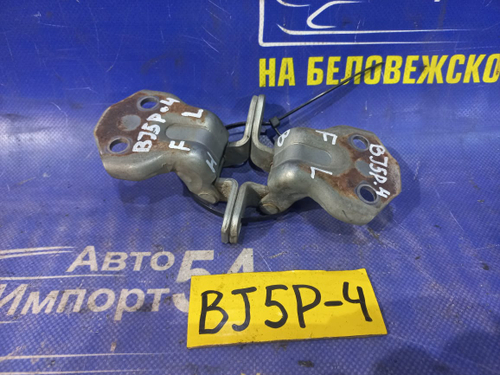 Петля двери передней левой MAZDA FAMILIA 2000