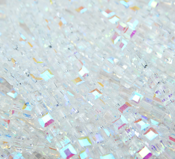 БВ001ДН3 Хрустальные бусины квадратные, цвет: белый с цв. AB прозрачный, размер 3 мм, 63-65 шт.