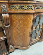 Старинный большой комод с мрамором