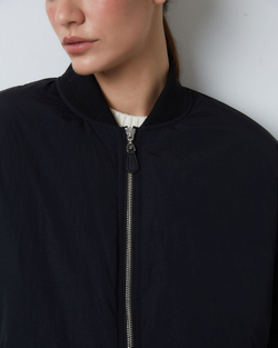 Бомбер на пуху черный