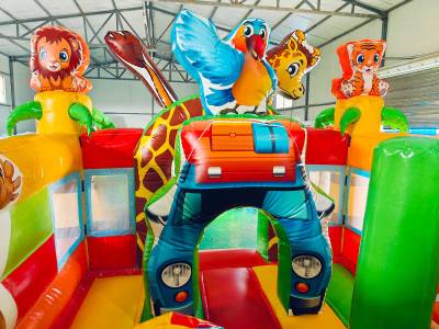 Коммерческий надувной батут «Сафари-экскурсия 3»,  4x3.5x2,5 м