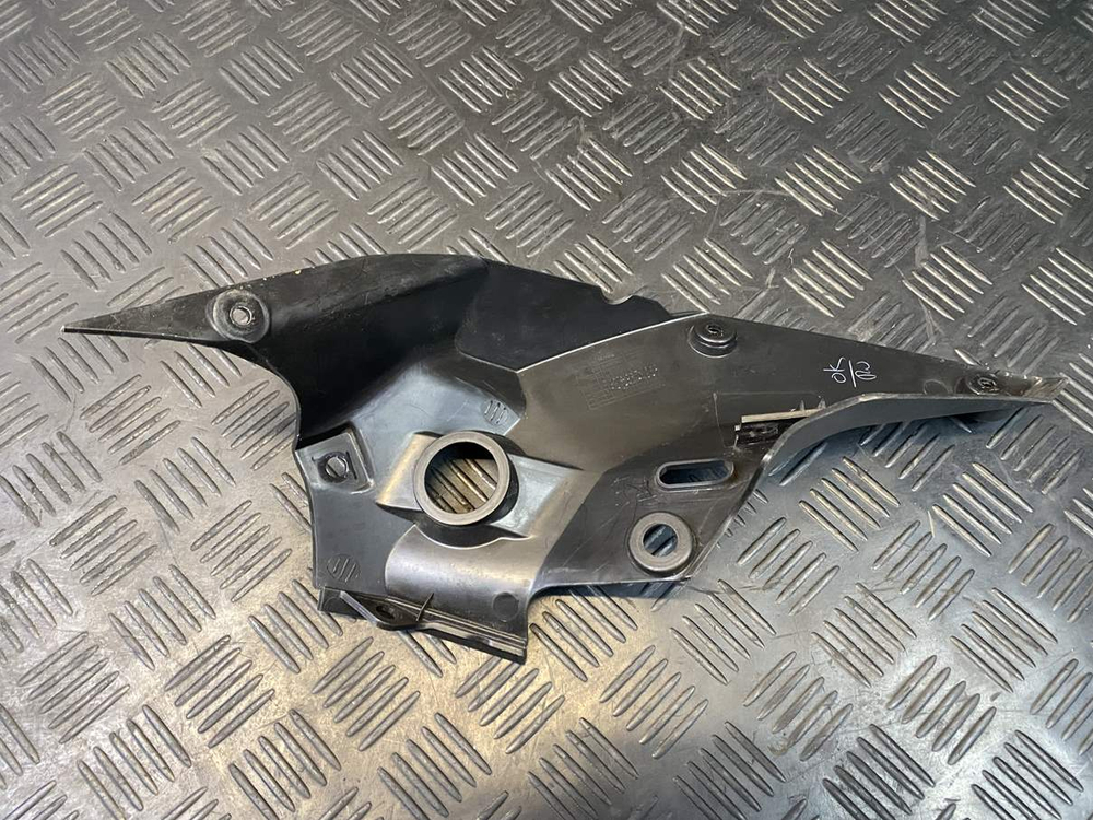 Пластик внутренний правый KTM 250 Duke 2020 JP181218