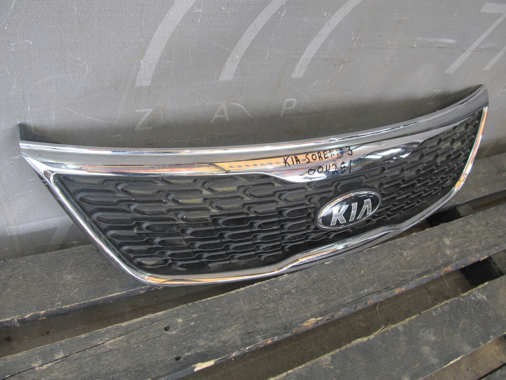 Решетка радиатора Kia Sorento 2 (XM) 12-20 Б/У  863502P500