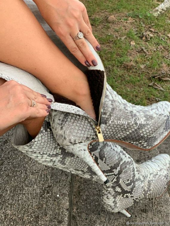Сапоги из кожи питона утеплённые мехом SH-152