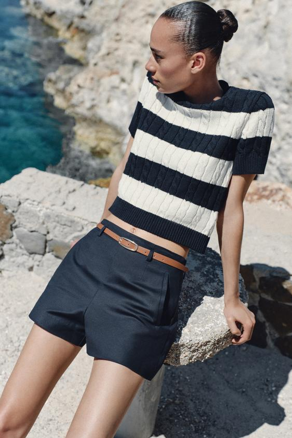 ZARA БЕРМУДЫ С ВЫСОКОЙ ПОСАДКОЙ И ПОЯСОМ, МОРСКОЙ СИНИЙ