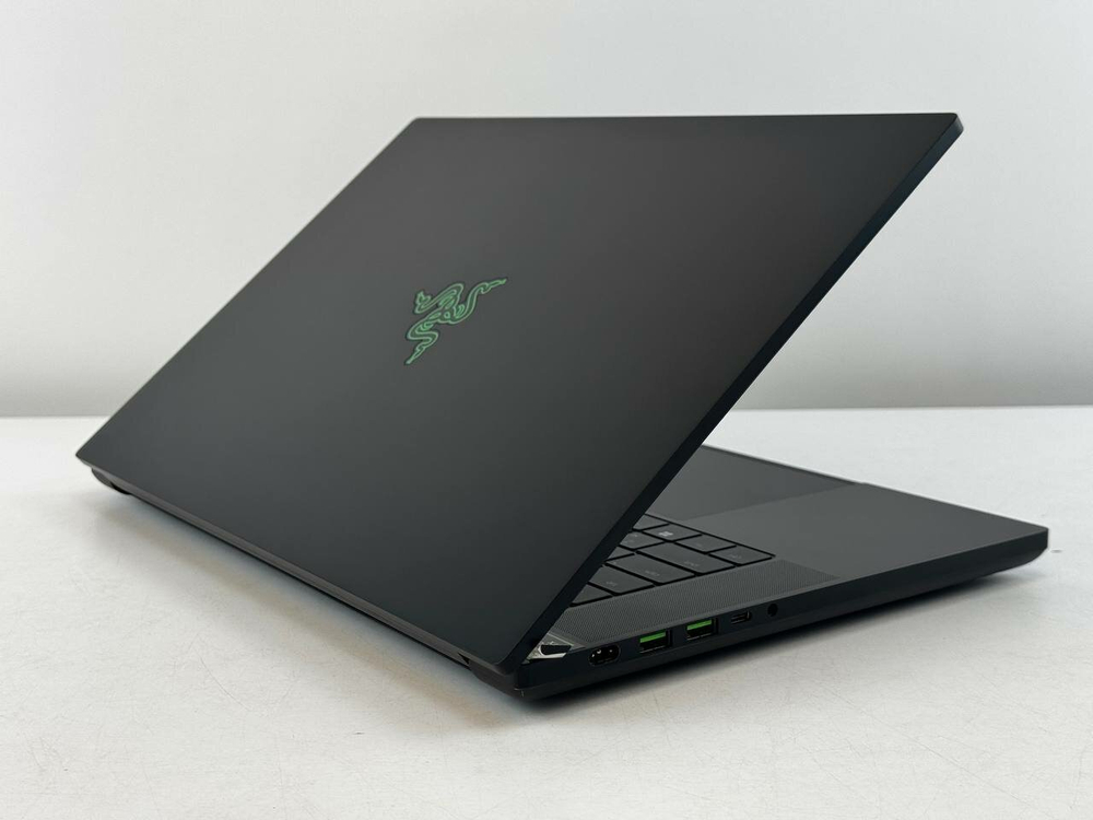 Игровой Ноутбук 16.0" ноутбук Razer Blade 16 2023 Black RZ09-0483UEJ4-R3U1 WQUXGA [3840х2400] i9 13950HX 32gb DDR5 2Tb SSD NVMe PCle NV GeForce RTX 4090 Win11 Home