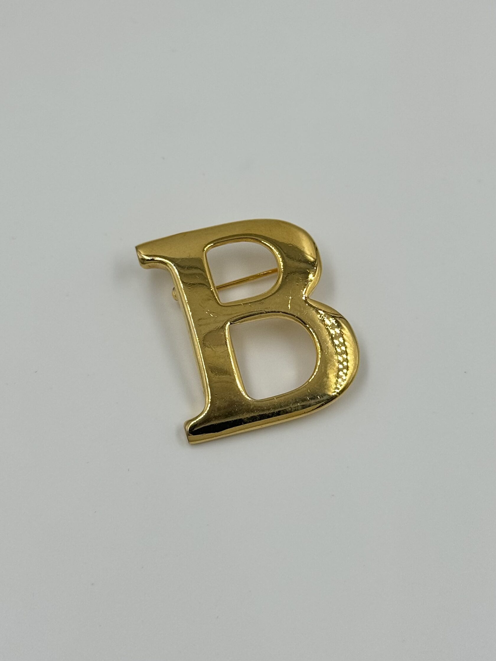 Брошь буква B Anne Klein