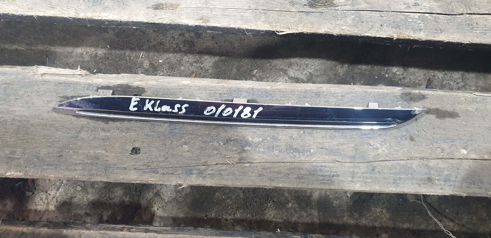 Молдинг решетки радиатора Mercedes E-Class (W213) 16-20 Б/У Оригинал A2138880373